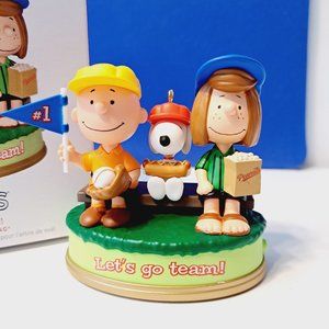 Christmas The Peanuts Gang, Batter Up! Musical Hallmark Ornament